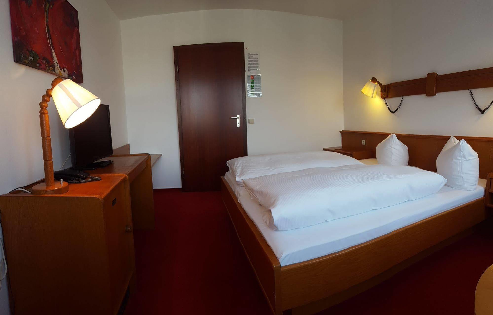 Hotel Rahlstedter Hof Hamburg Exterior photo
